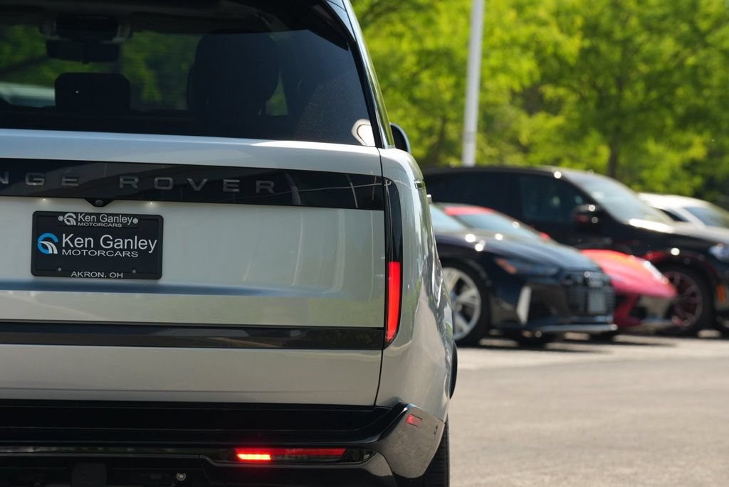 Used 2025 Land Rover Range Rover SE AWD/4WD image 17