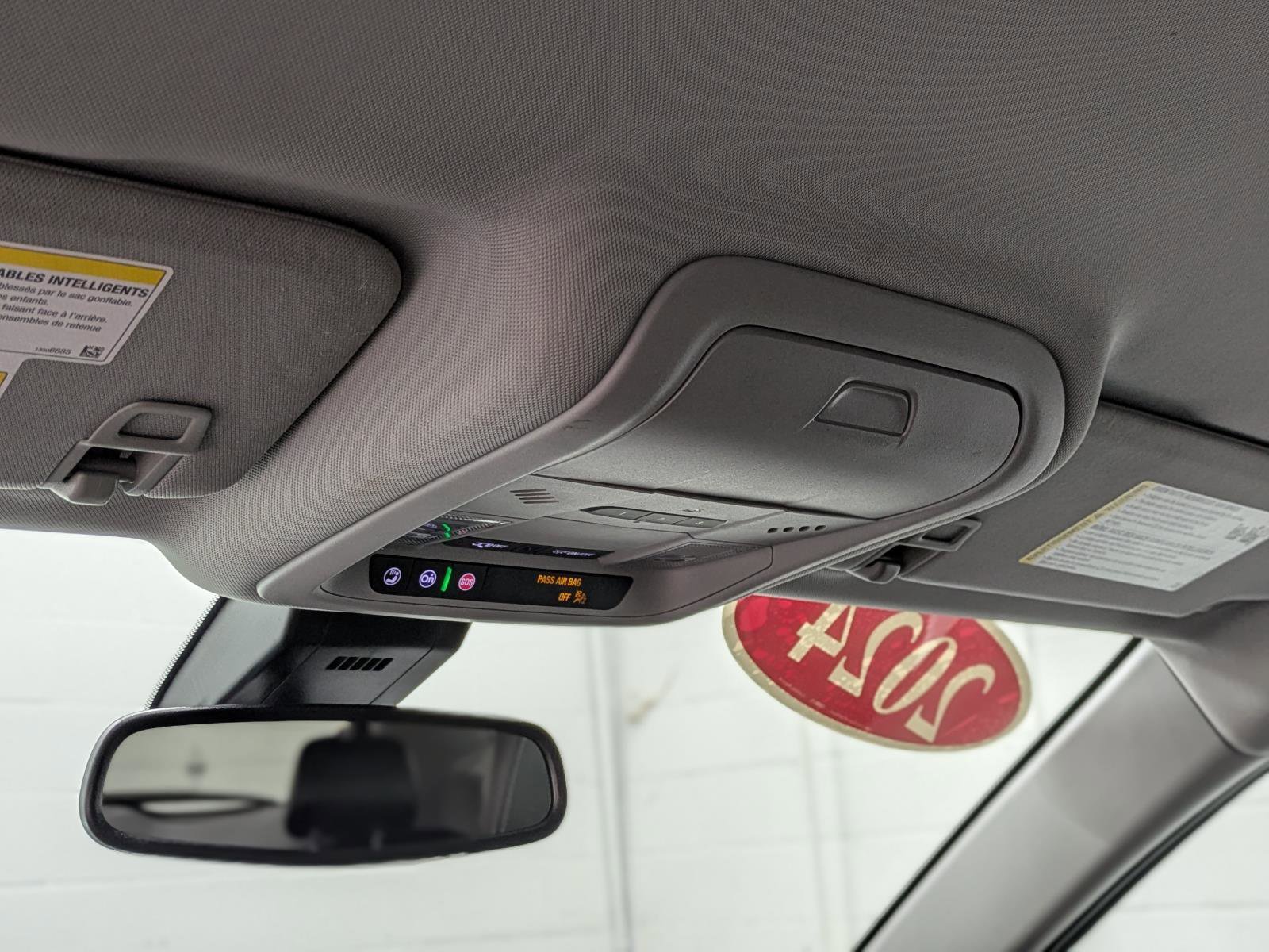 Used 2024 GMC Terrain SLT image 27