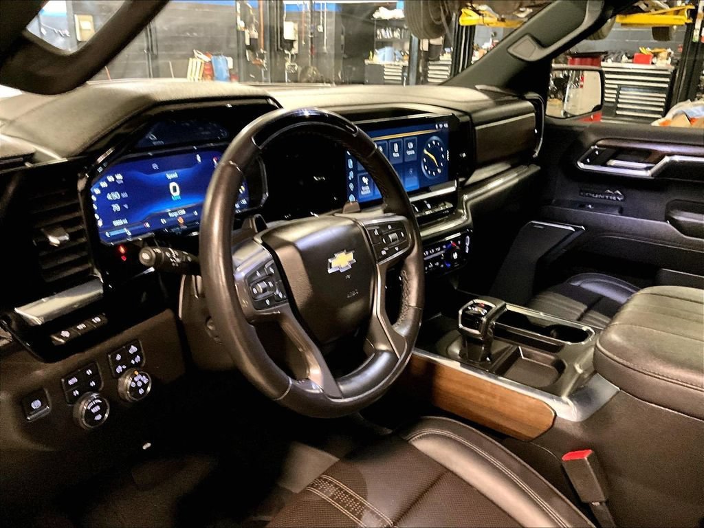 Used 2024 Chevrolet Silverado 1500 High Country AWD/4WD image 8