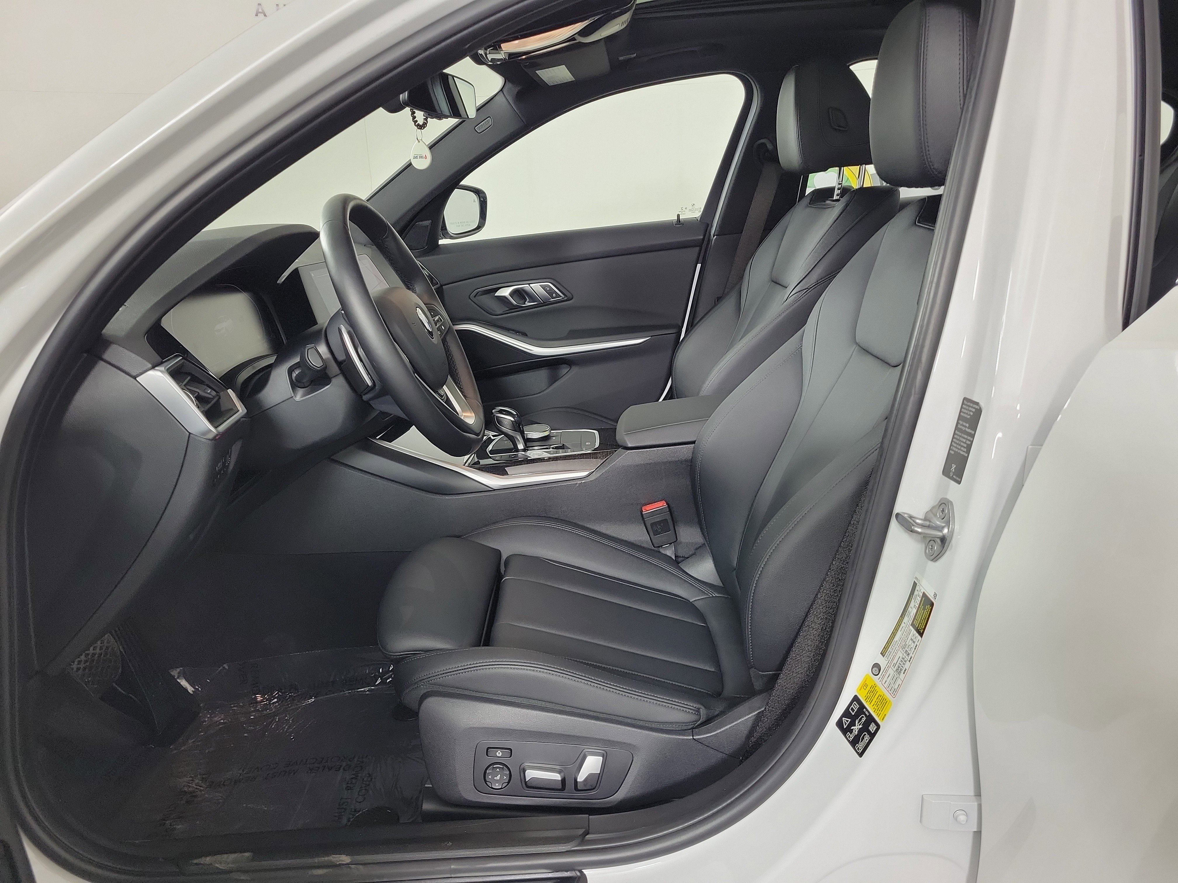 Used 2019 BMW 330i xDrive Sedan w/ Convenience Package image 9