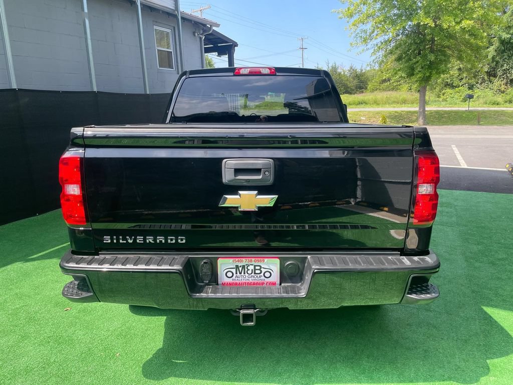 Used 2018 Chevrolet Silverado 1500 Custom w/ Custom Value Package AWD/4WD image 3