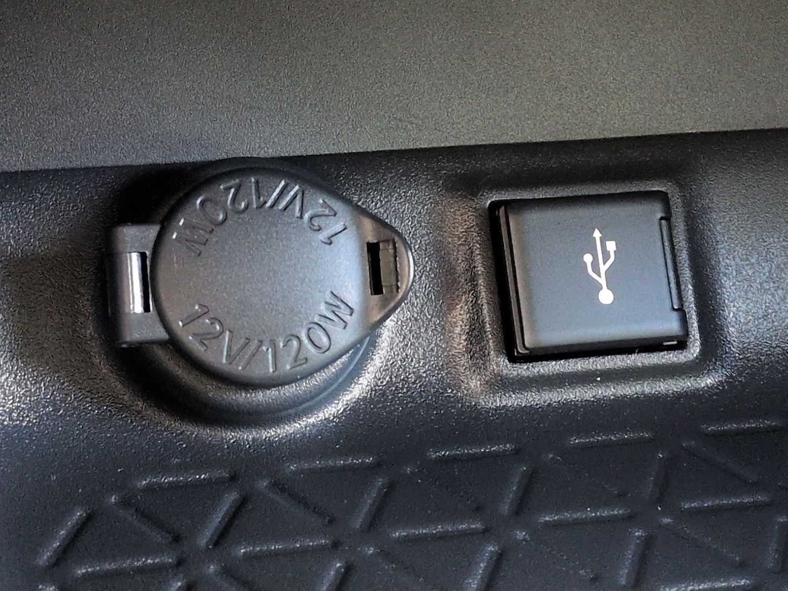 Used 2021 Toyota RAV4 LE image 30