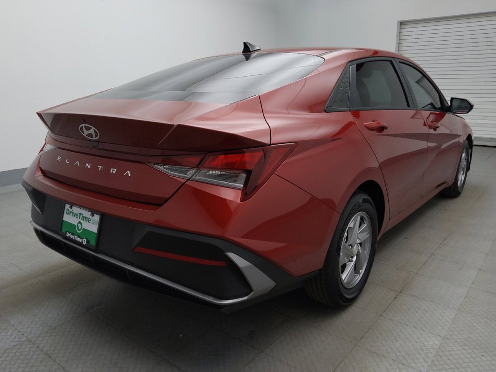 Used 2025 Hyundai Elantra SE FWD image 9