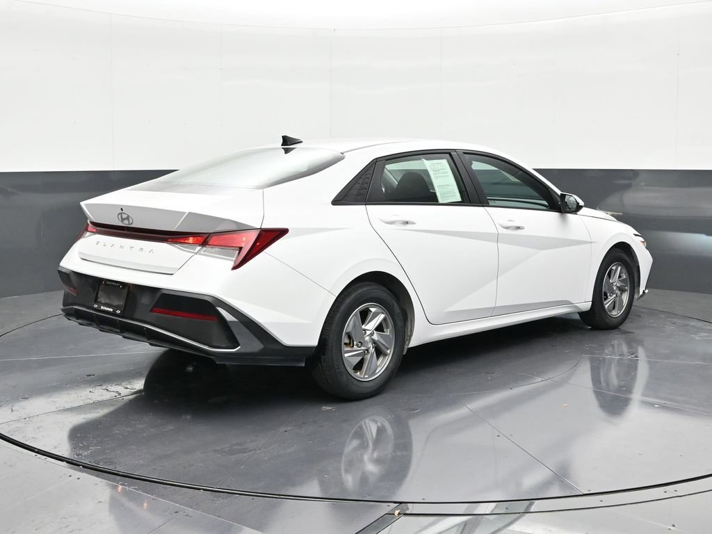 Used 2024 Hyundai Elantra SE FWD image 5