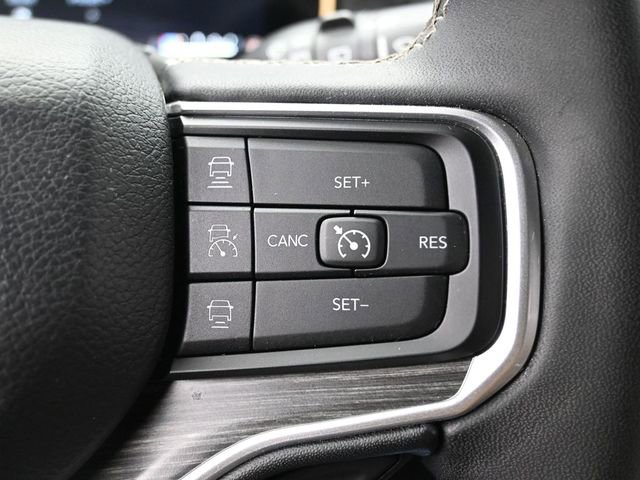 Used 2024 Jeep Wagoneer Series II w/ Flexible Seating Group image 15