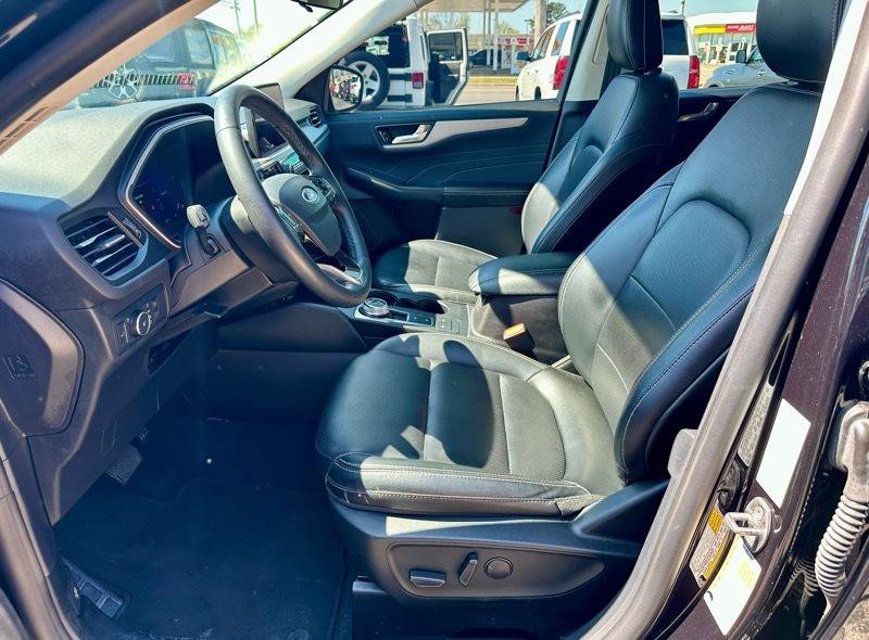 Used 2022 Ford Escape SEL w/ Technology Package FWD image 8