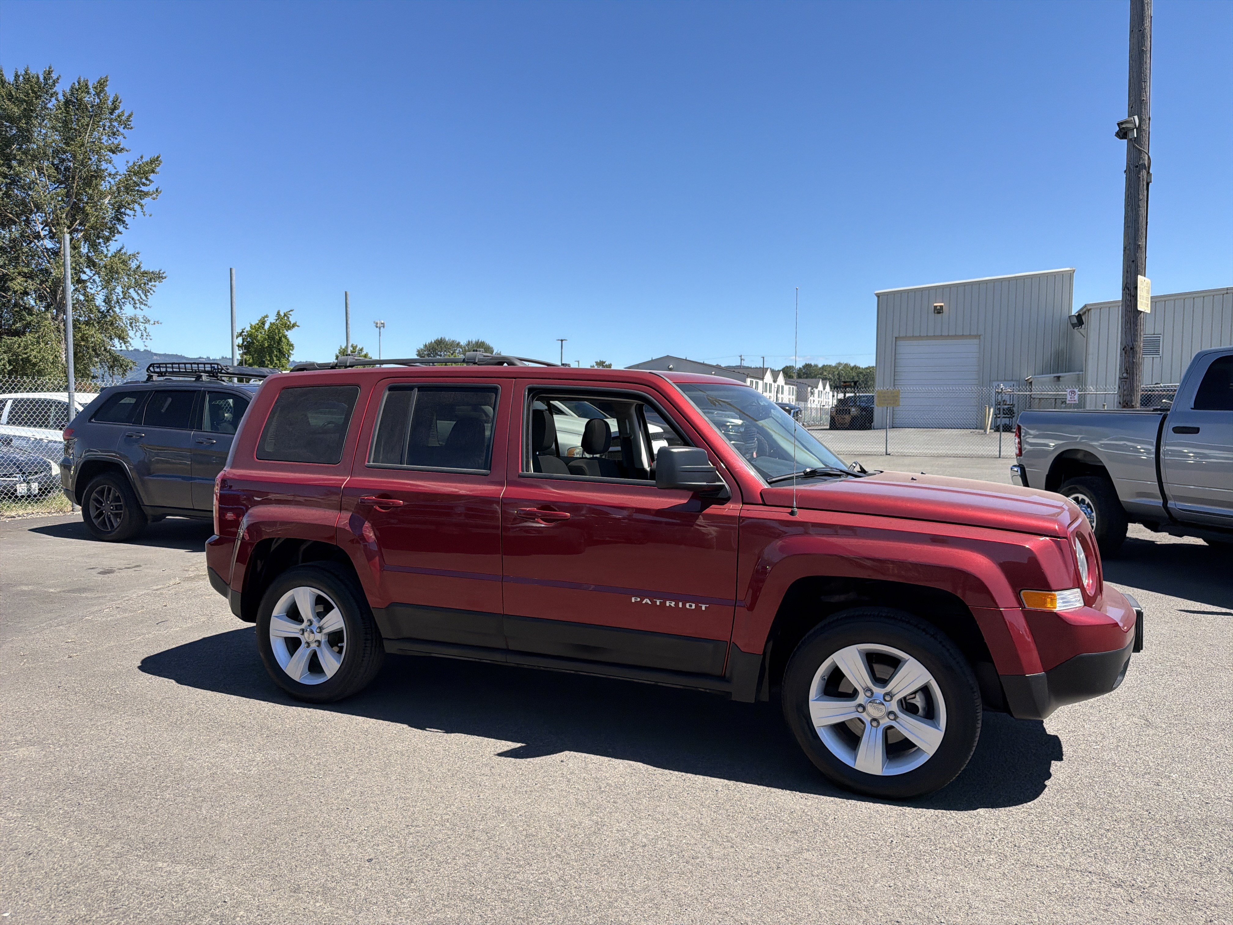 Used 2012 Jeep Patriot Latitude w/ Sun/Sound Group AWD/4WD image 7