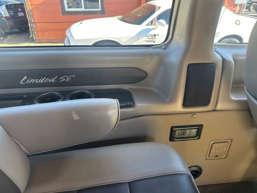 Used 2016 Chevrolet Express 2500 image 23