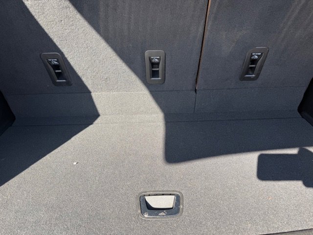 Used 2022 Chevrolet Tahoe High Country RWD image 15