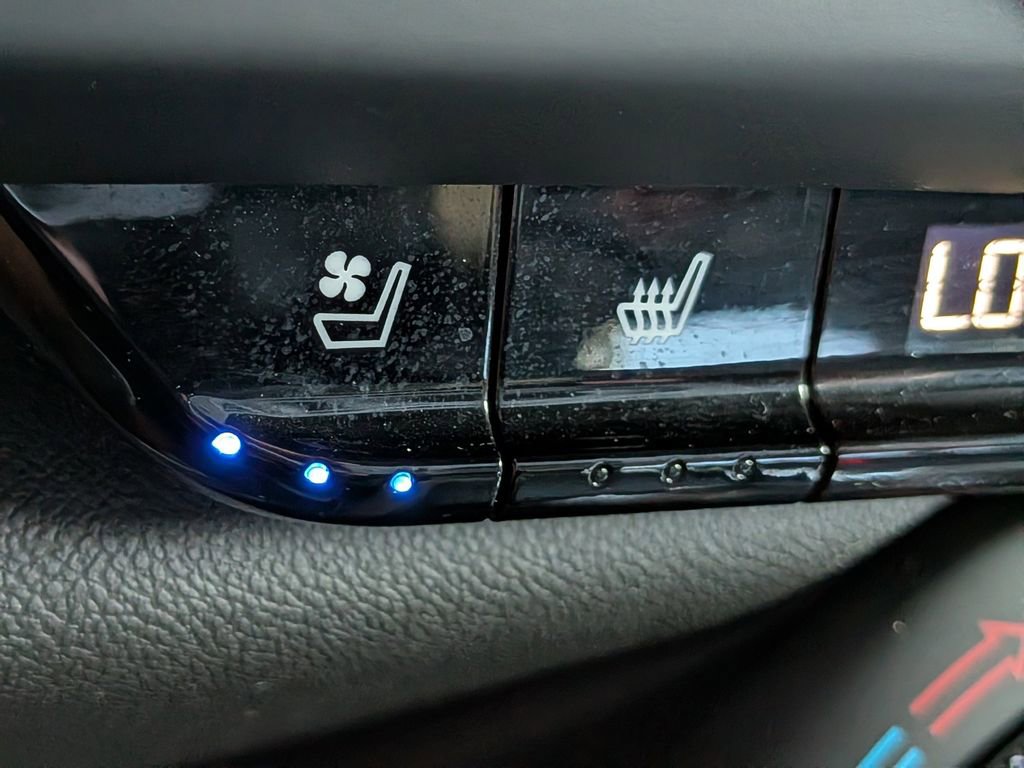 Used 2020 Chevrolet Camaro SS RWD image 21