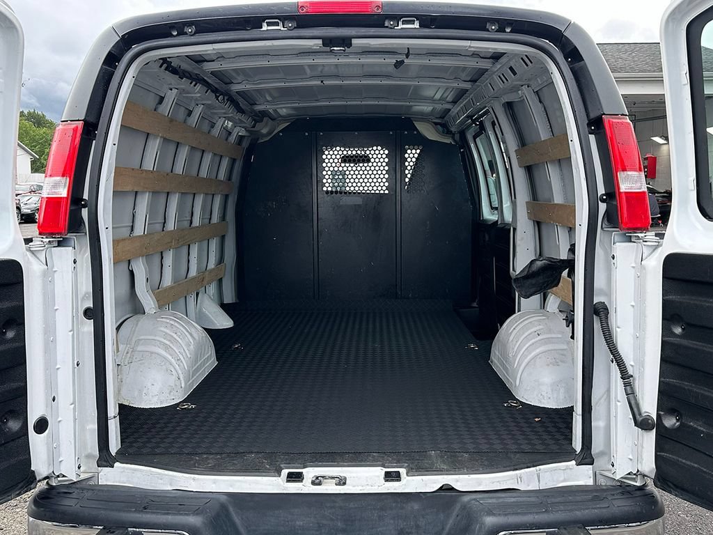 Used 2025 GMC Savana 2500 w/ Driver Convenience Package RWD image 17