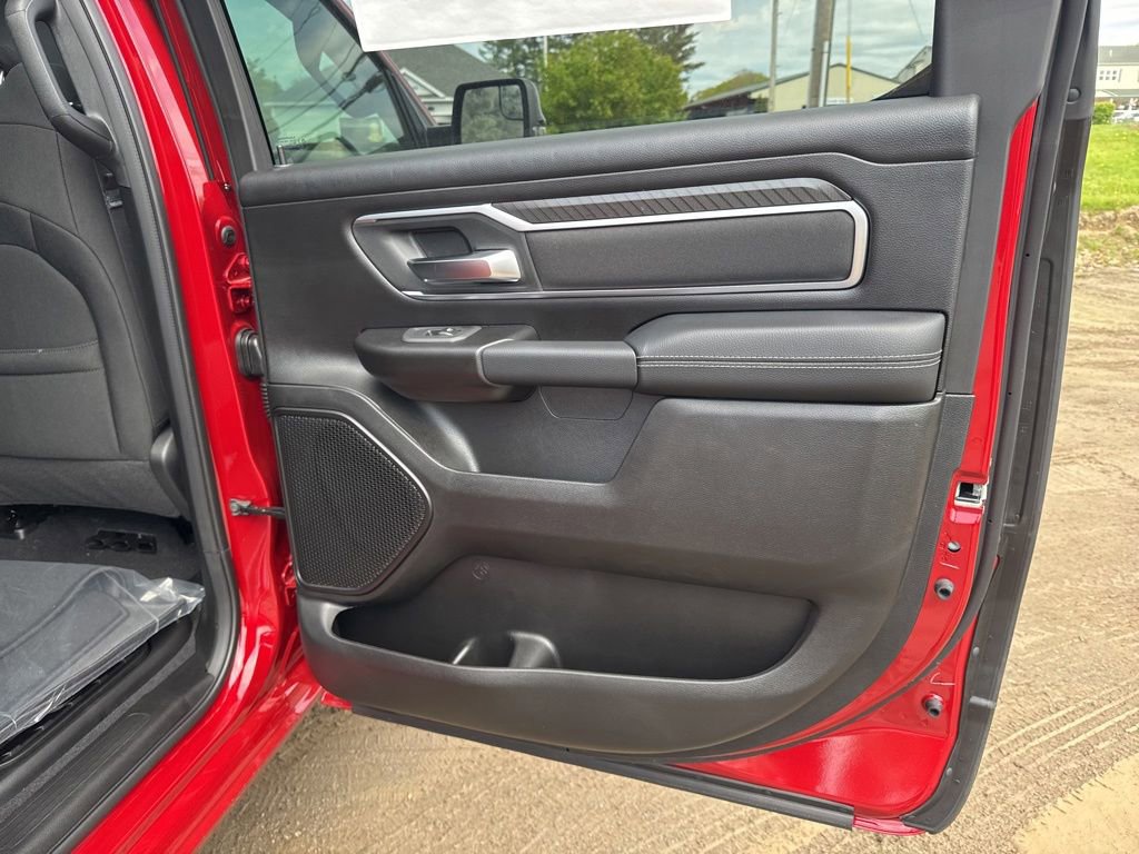 New 2026 RAM 1500 4x4 Crew Cab image 27
