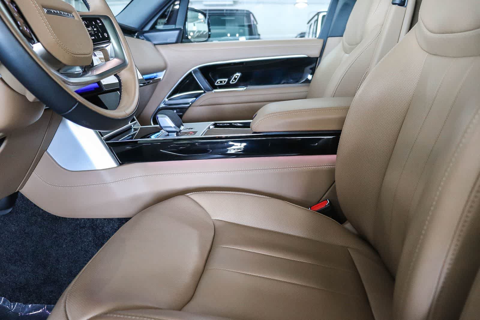 Used 2025 Land Rover Range Rover SE AWD/4WD image 18