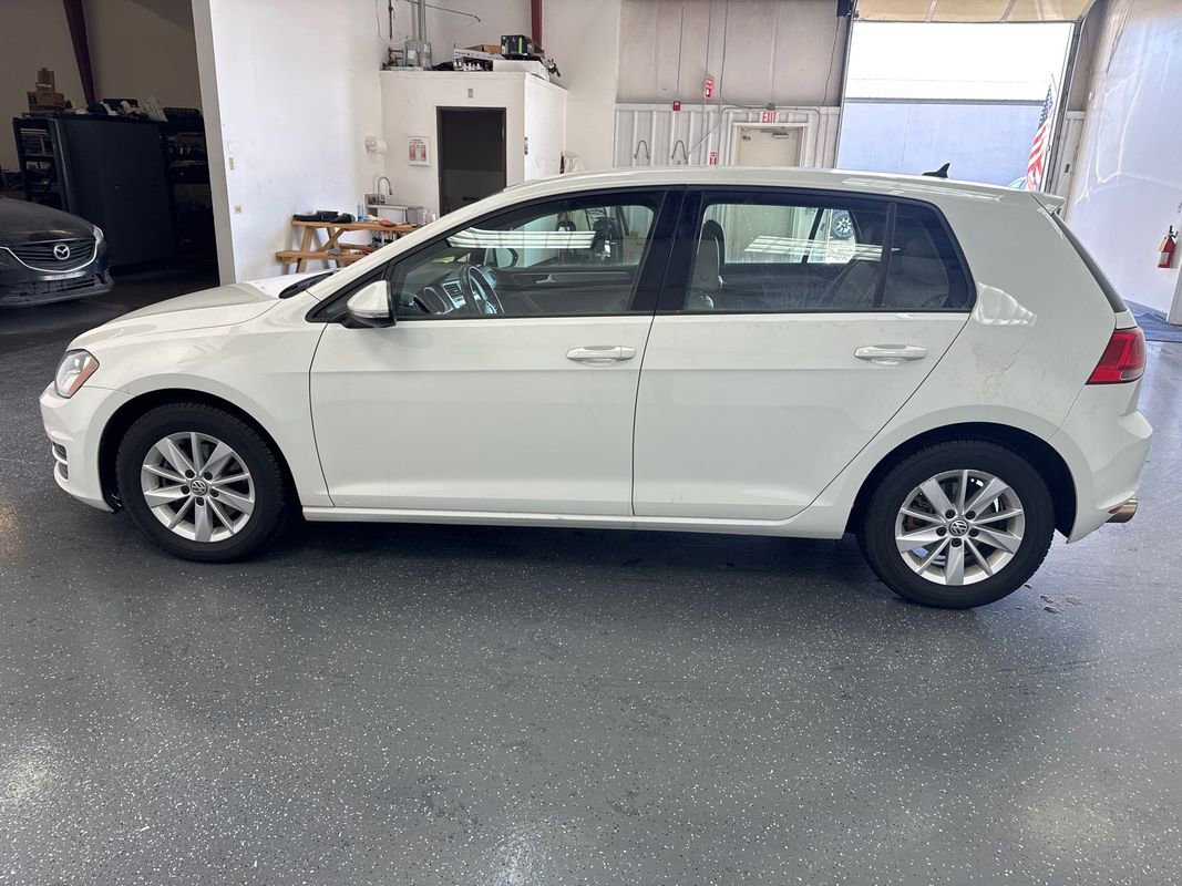 Used 2015 Volkswagen Golf S image 7