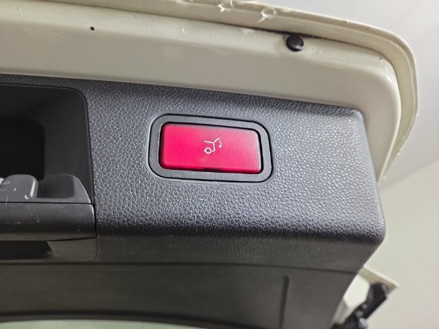 Used 2010 Mercedes-Benz GLK 350 4MATIC image 32