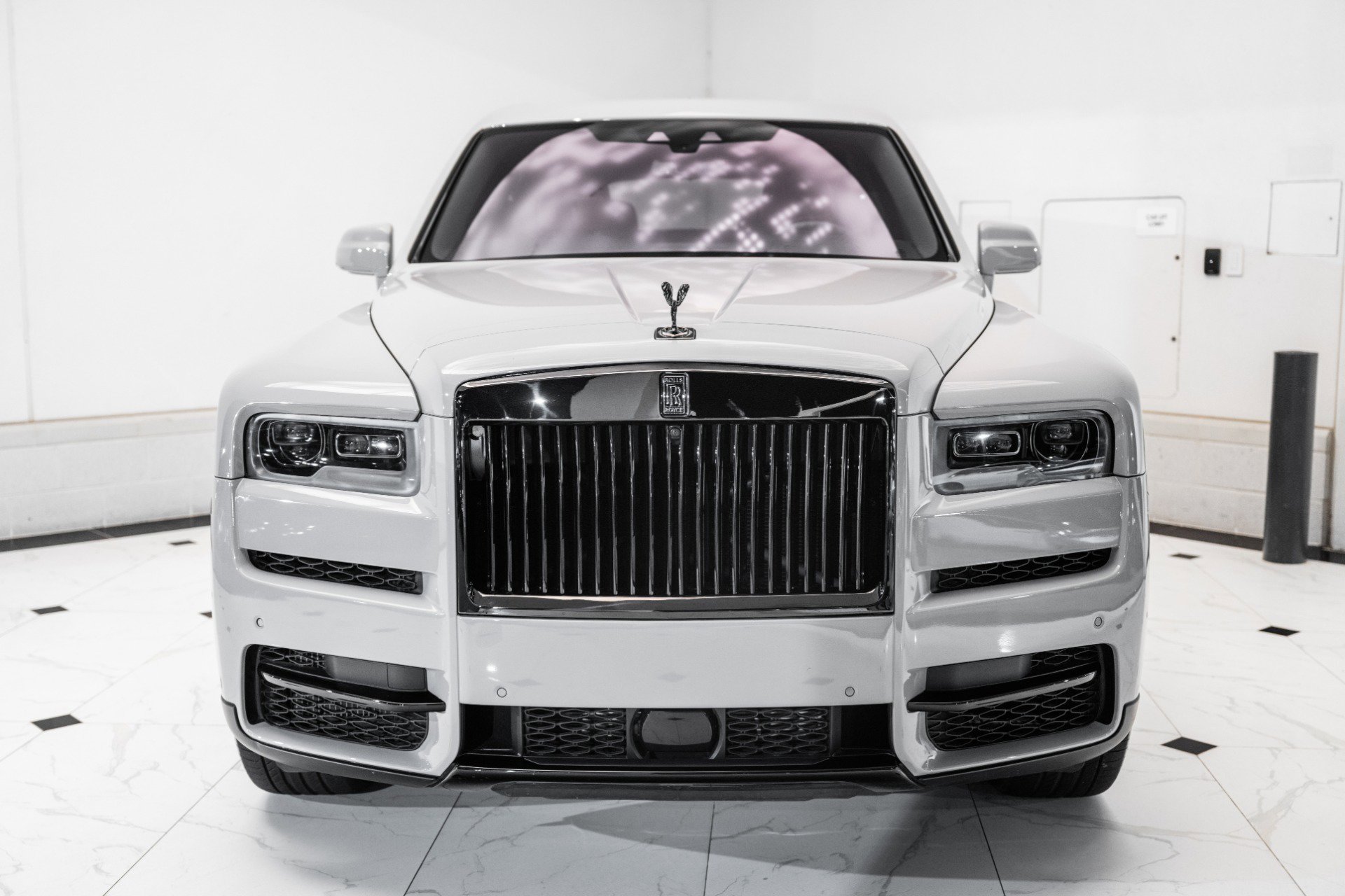 Used 2022 Rolls-Royce Cullinan w/ Dark Exterior Package image 4