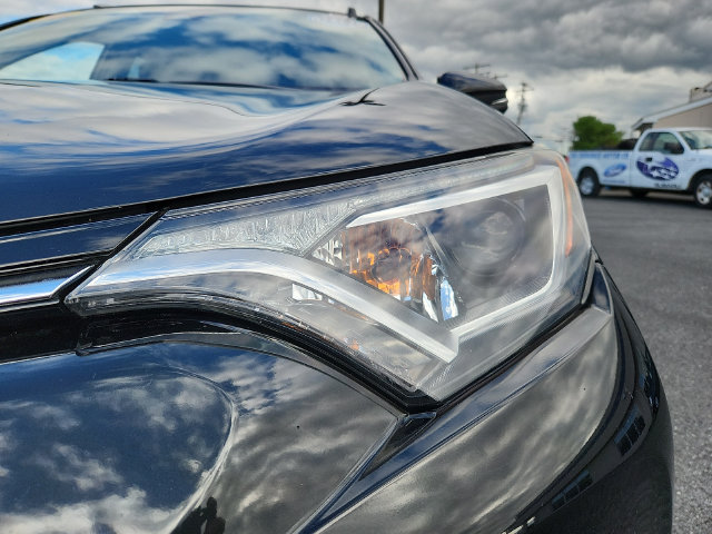 Used 2016 Toyota RAV4 XLE w/ Convenience Package AWD/4WD image 9