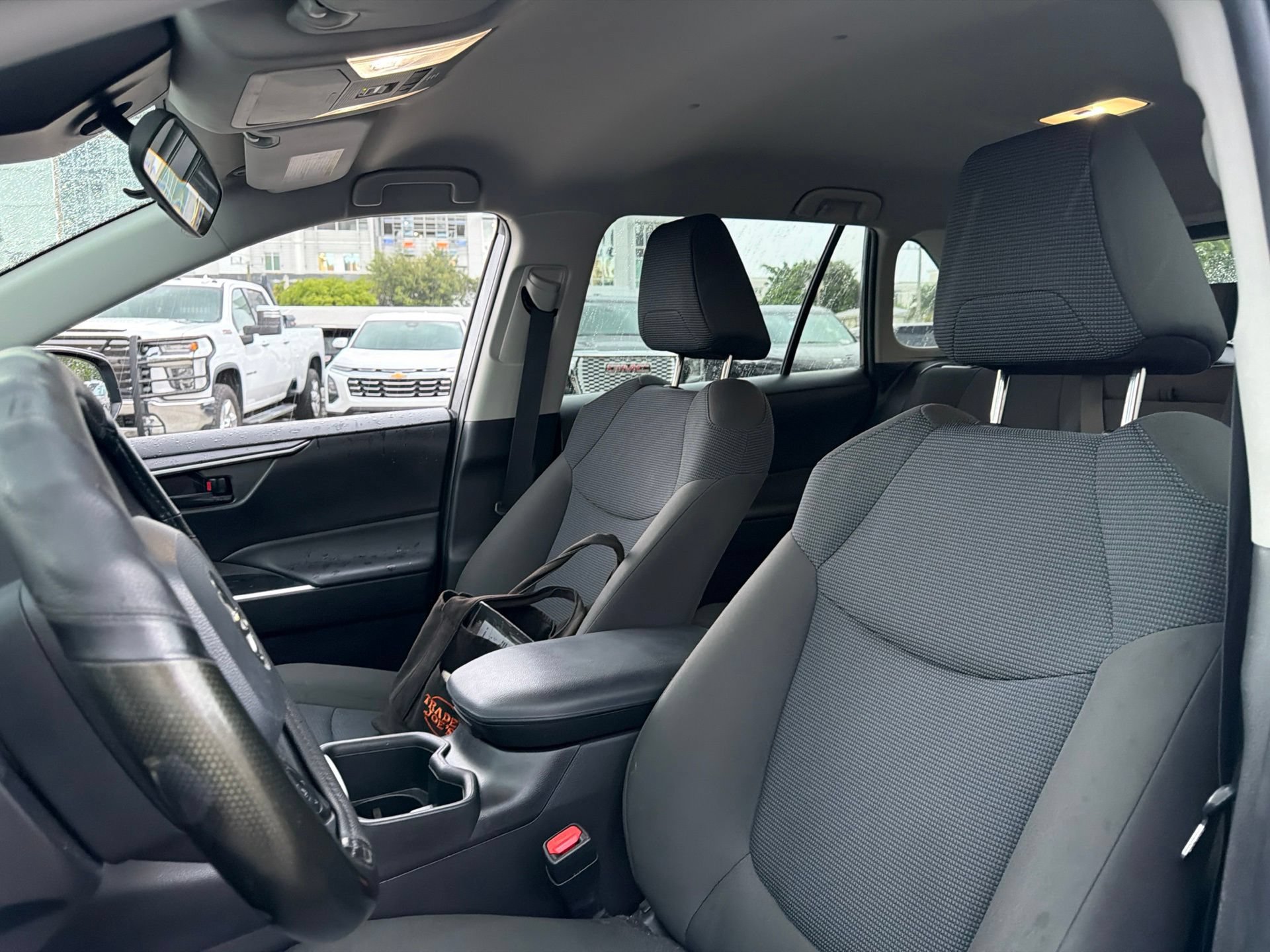 Used 2022 Toyota RAV4 LE FWD image 23