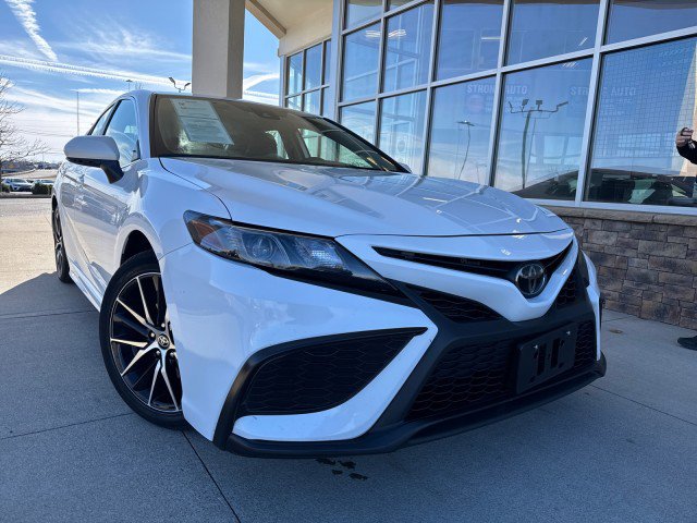 Used 2024 Toyota Camry SE FWD image 2