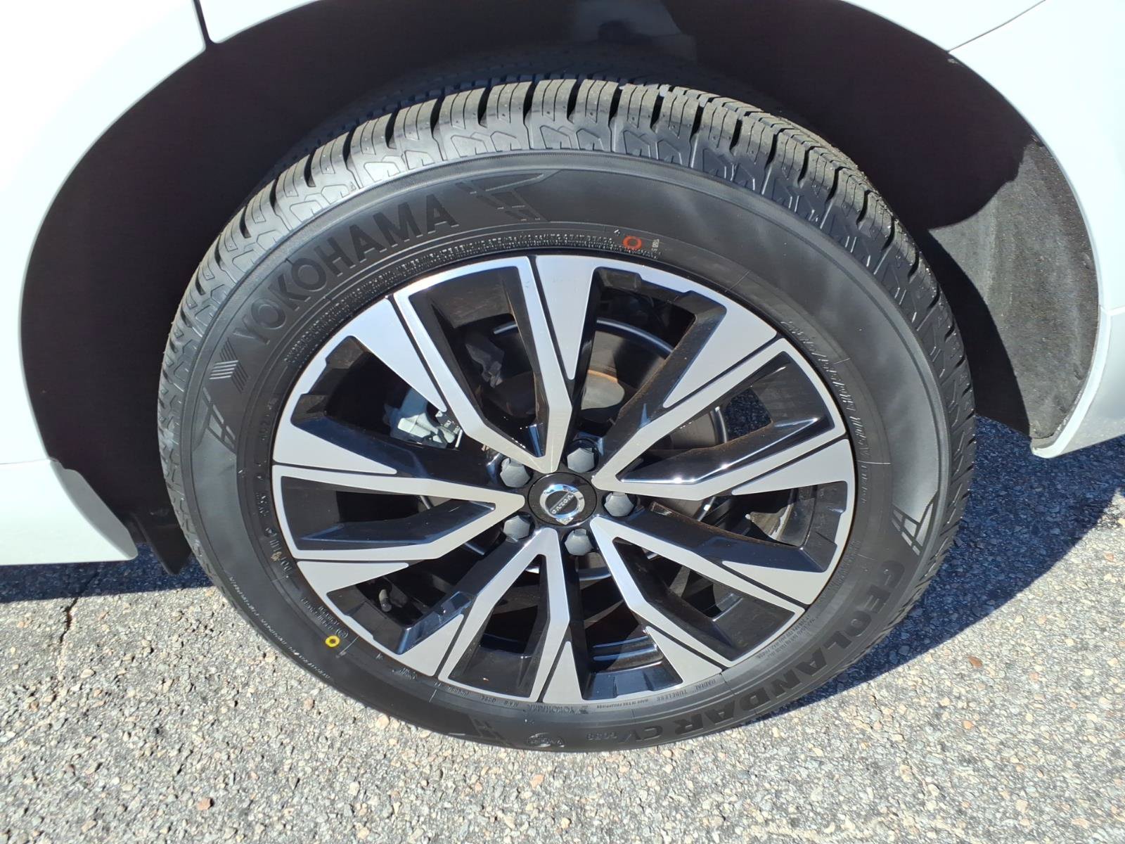 Certified 2024 Volvo XC60 B5 Plus AWD/4WD image 11