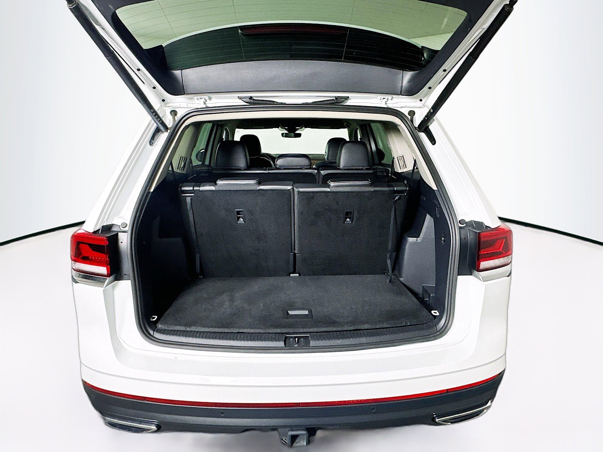 Used 2025 Volkswagen Atlas SE image 30