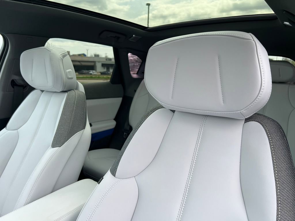 New 2026 Cadillac Optiq Sport 1 w/ LPO, Floor Liner Package AWD/4WD image 15