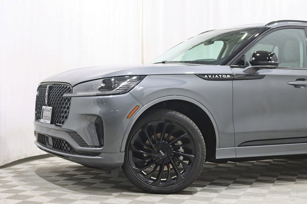 Used 2025 Lincoln Aviator Reserve w/ Jet Appearance Package AWD/4WD image 2