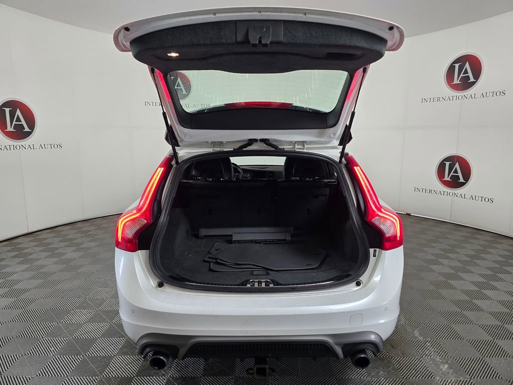 Used 2015 Volvo V60 T6 R-Design Platinum image 10