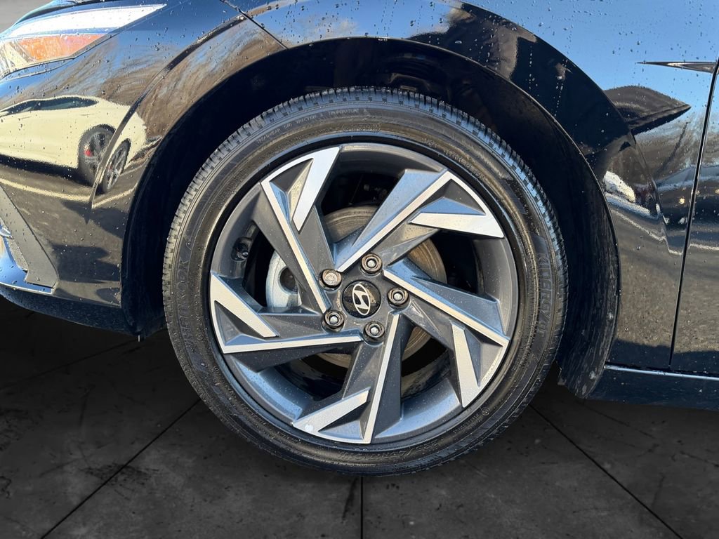 Certified 2025 Hyundai Elantra SEL image 14
