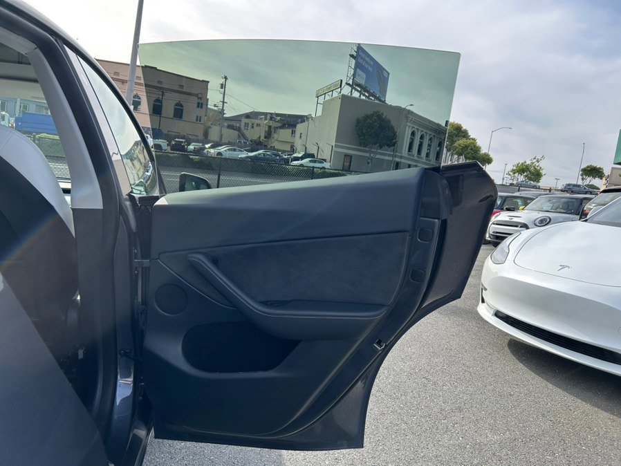 Used 2023 Tesla Model Y Long Range image 40