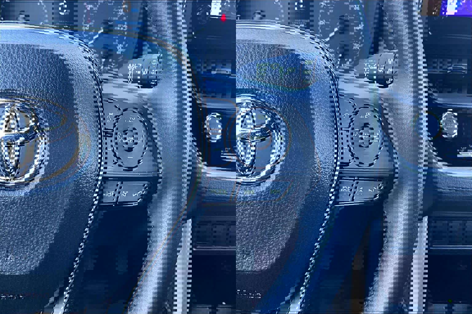 Used 2024 Toyota Corolla Cross SE image 25