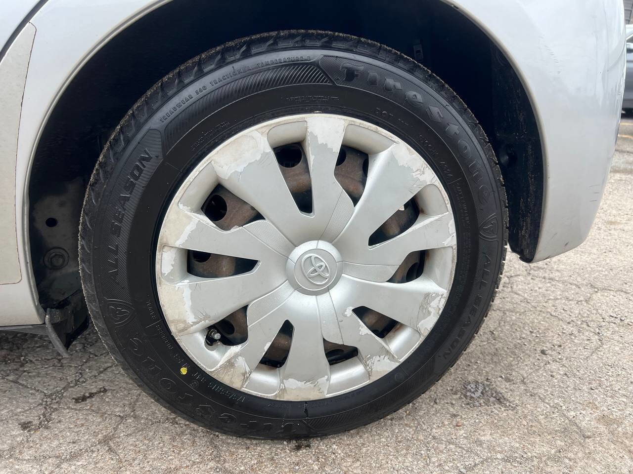 Used 2015 Toyota Yaris L image 27