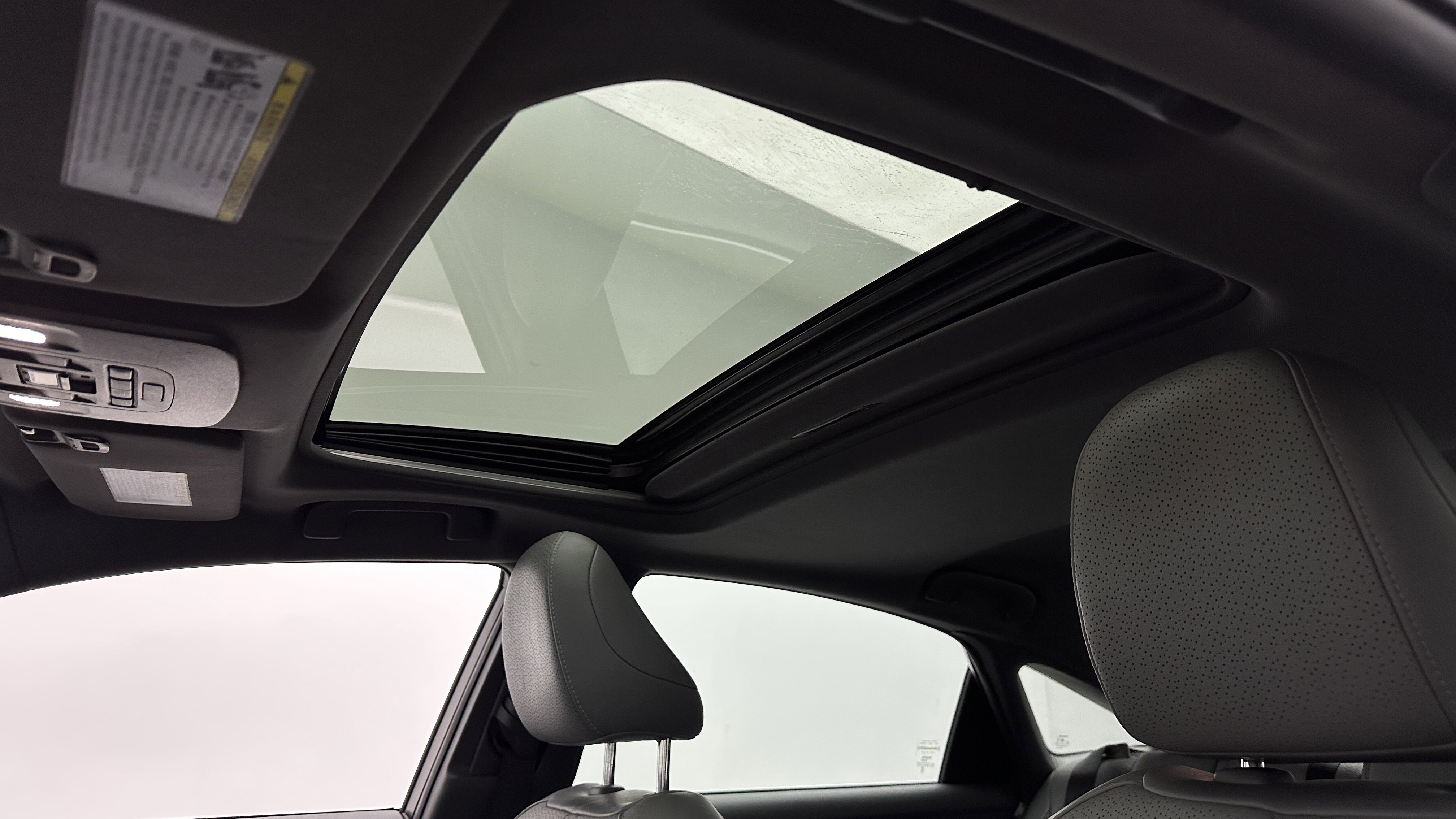 Used 2019 Toyota Avalon Limited w/ All Weather Liner Package image 5