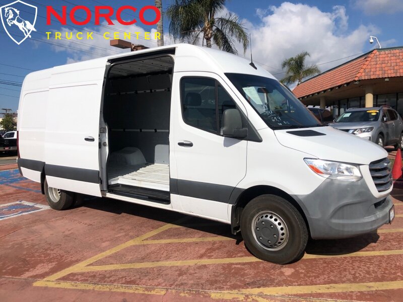 Used 2019 Freightliner Sprinter 3500 RWD image 3