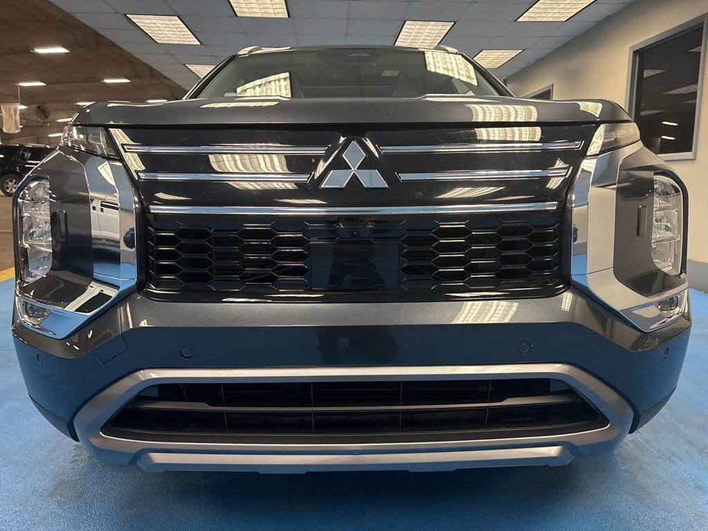 Used 2025 Mitsubishi Outlander SEL image 15