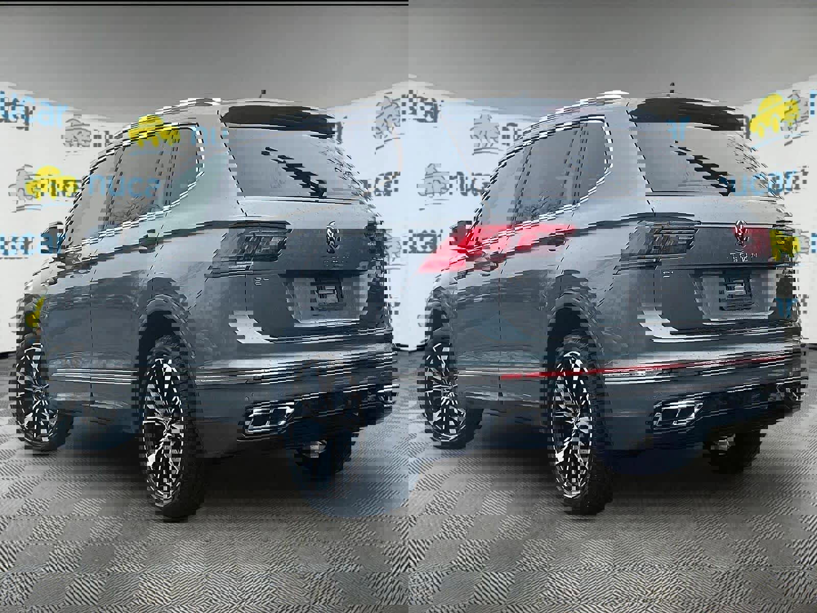 Used 2023 Volkswagen Tiguan SEL R-Line image 4