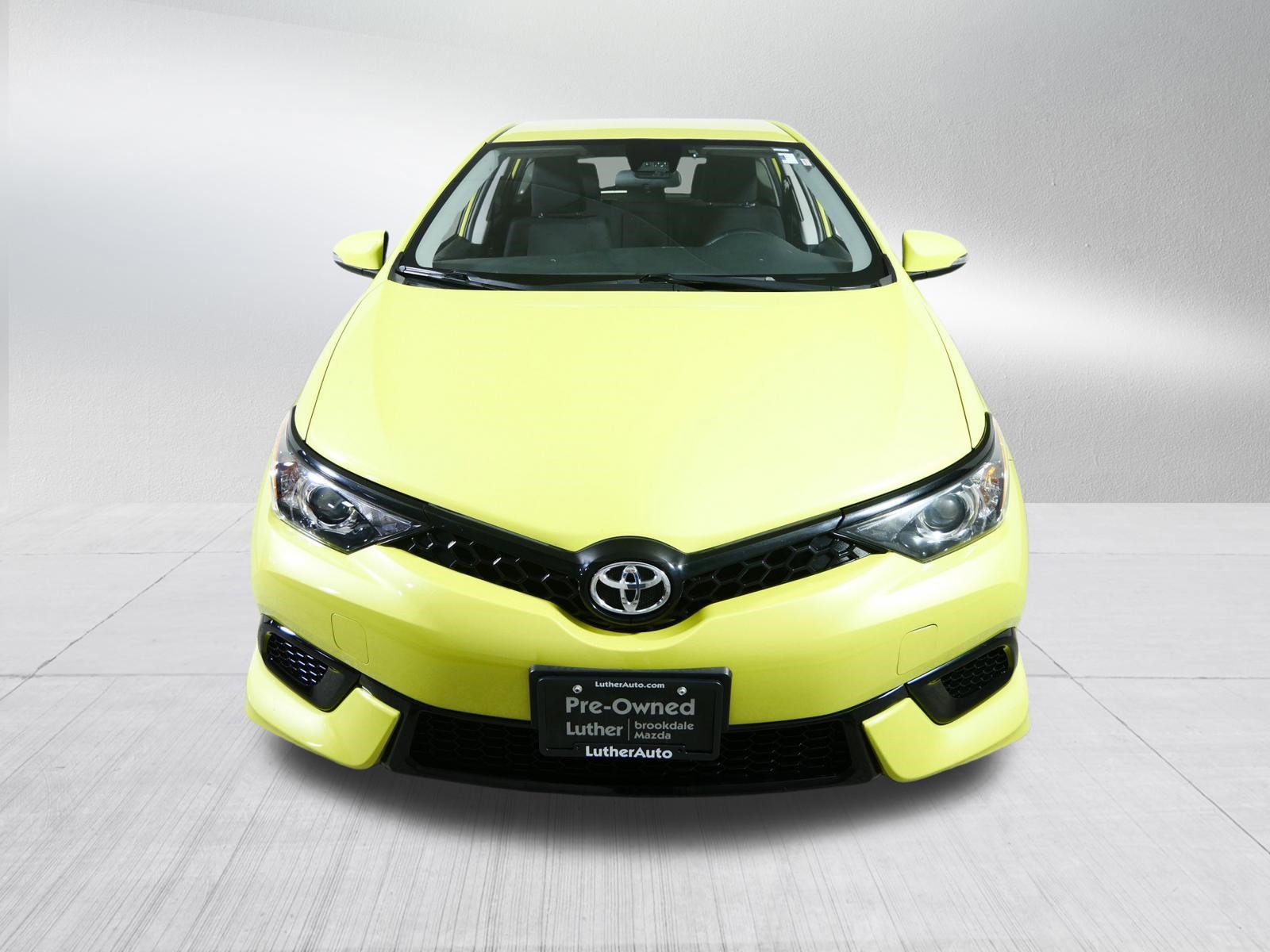 Used 2017 Toyota Corolla iM image 2