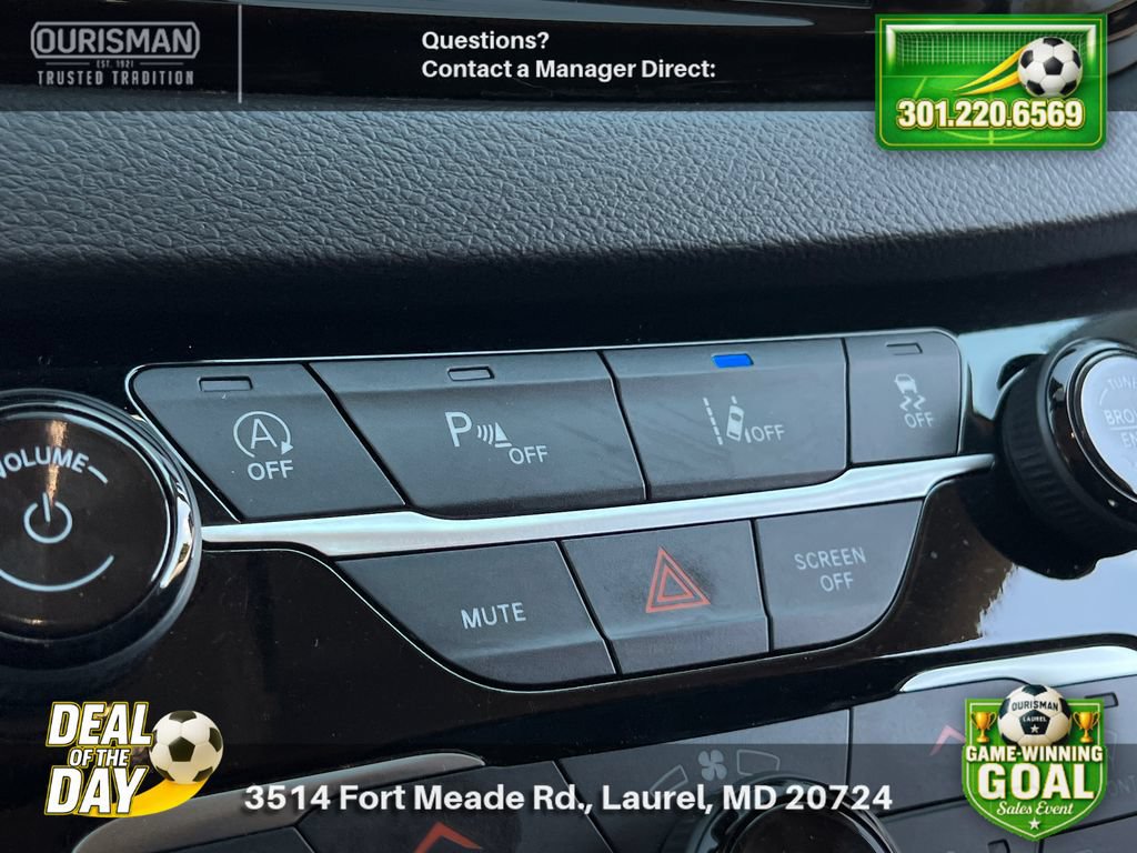 Used 2024 Chrysler Pacifica Touring-L FWD image 27