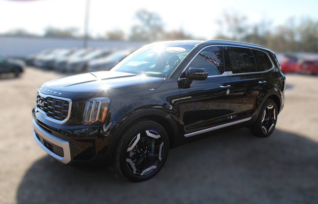 Used 2025 Kia Telluride S image 16