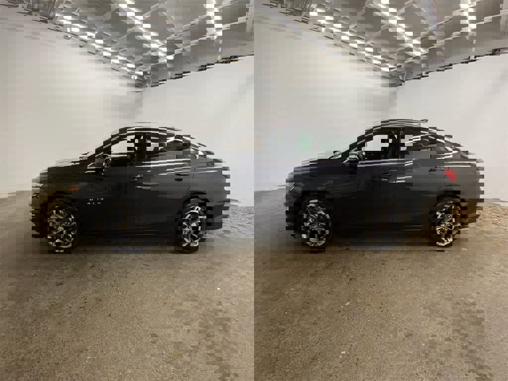 Used 2023 Chevrolet Malibu LT image 3