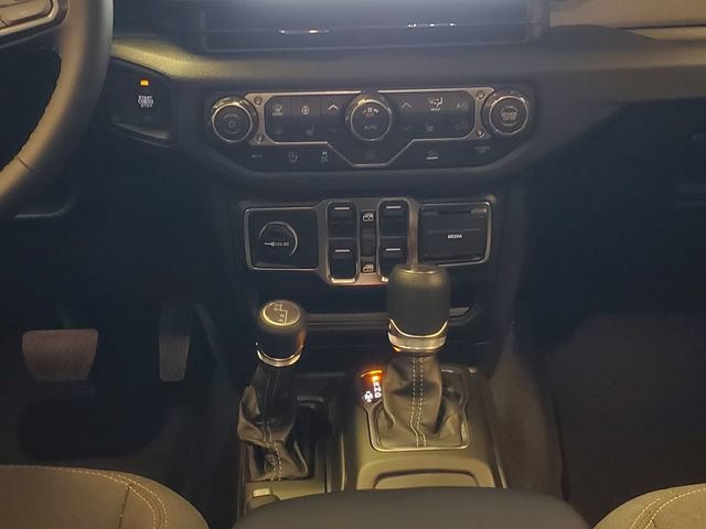 New 2026 Jeep Gladiator Sport AWD/4WD image 18