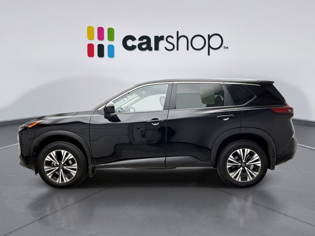 Used 2023 Nissan Rogue SV image 2