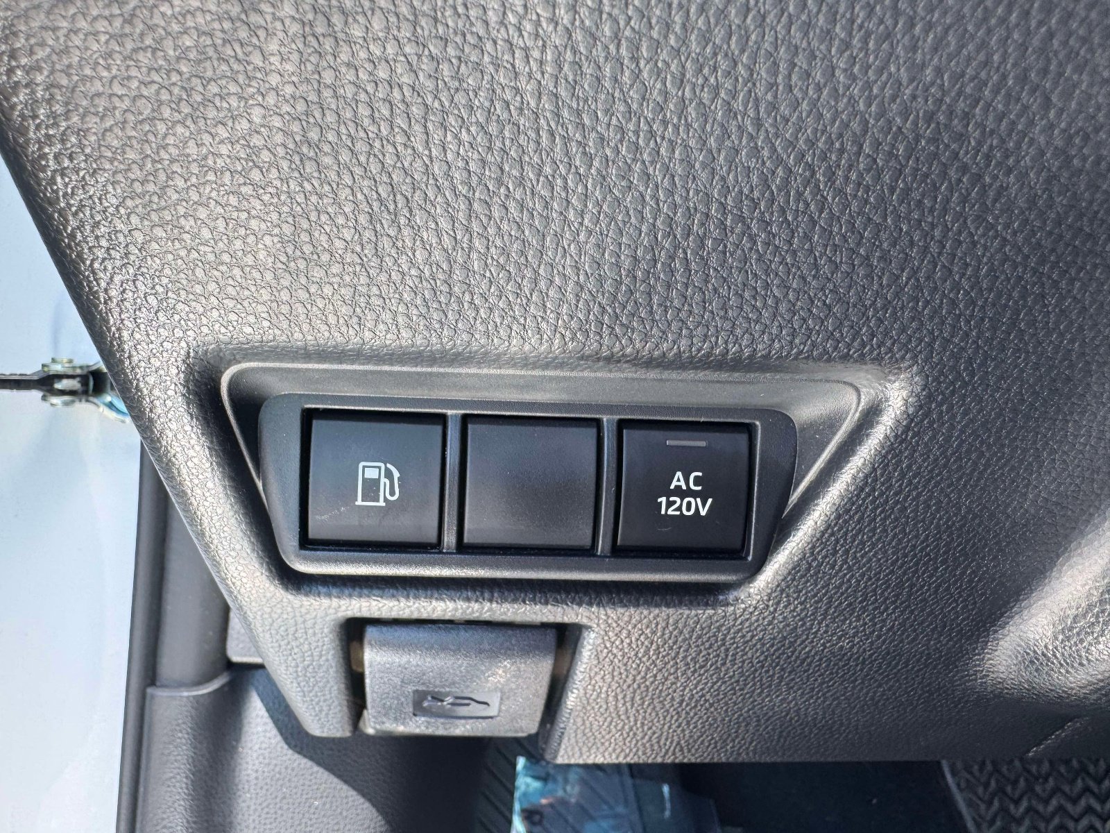 Used 2024 Toyota Prius Prime FWD image 23