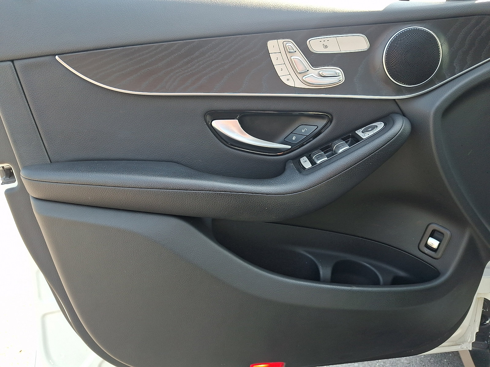 Used 2017 Mercedes-Benz GLC 300 4MATIC image 12