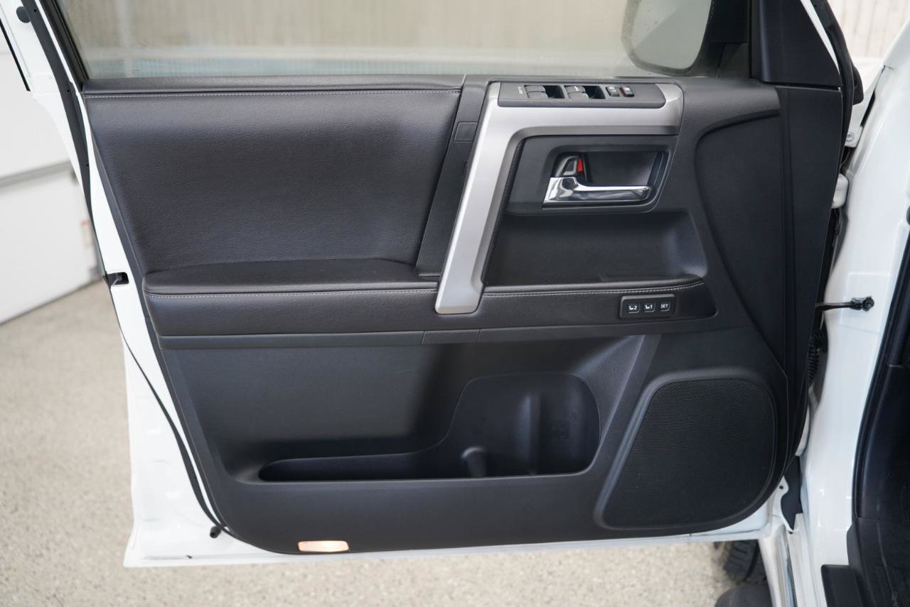 Used 2016 Toyota 4Runner Limited AWD/4WD image 30
