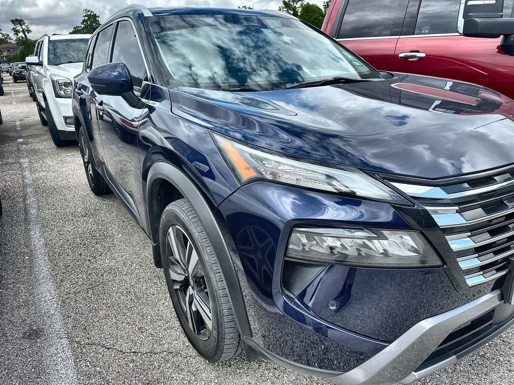 Used 2024 Nissan Rogue SL image 2