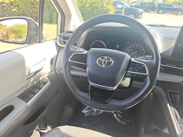 Used 2021 Toyota Sienna Limited FWD image 17