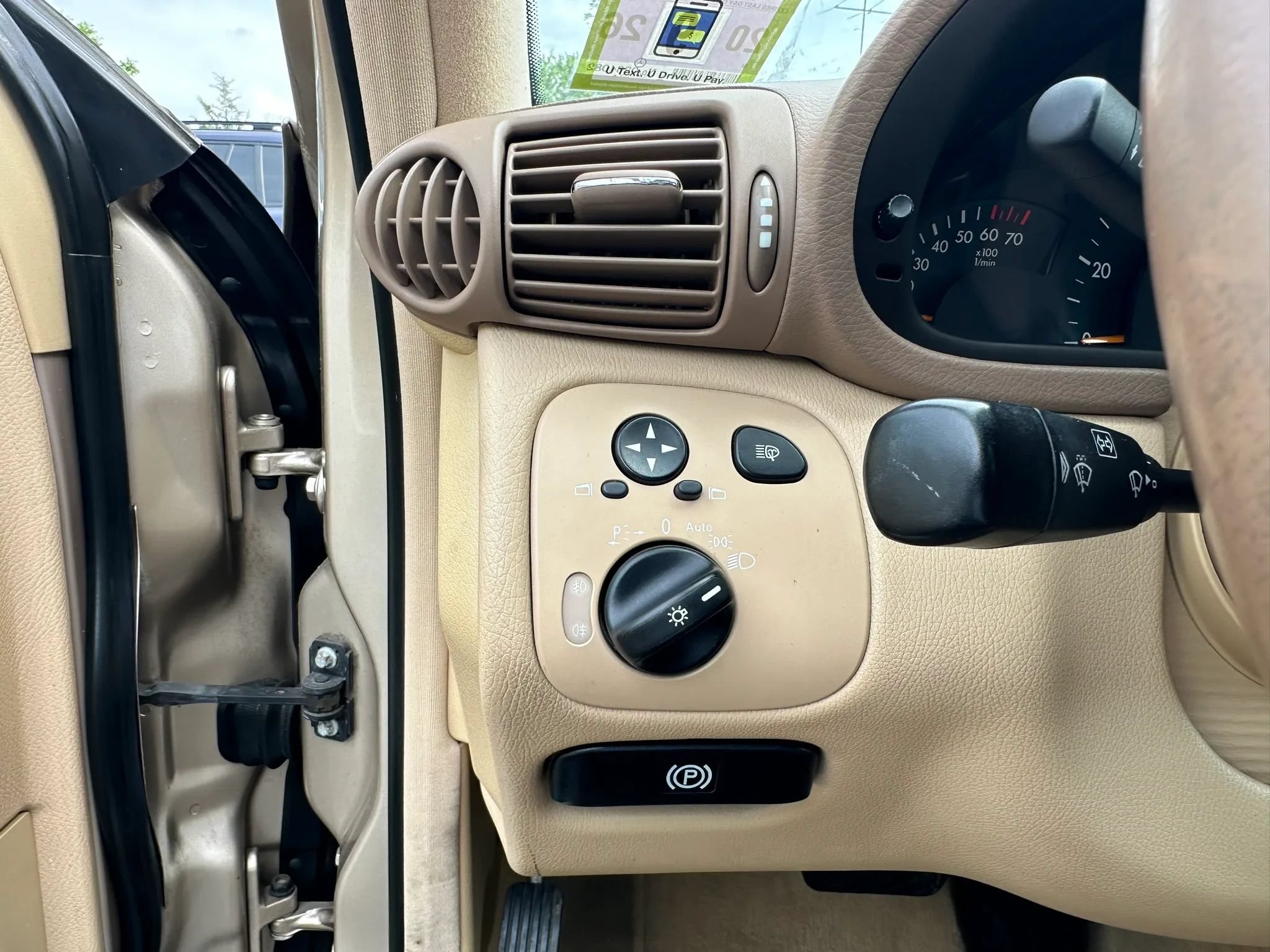 Used 2001 Mercedes-Benz C 320 Sedan image 19