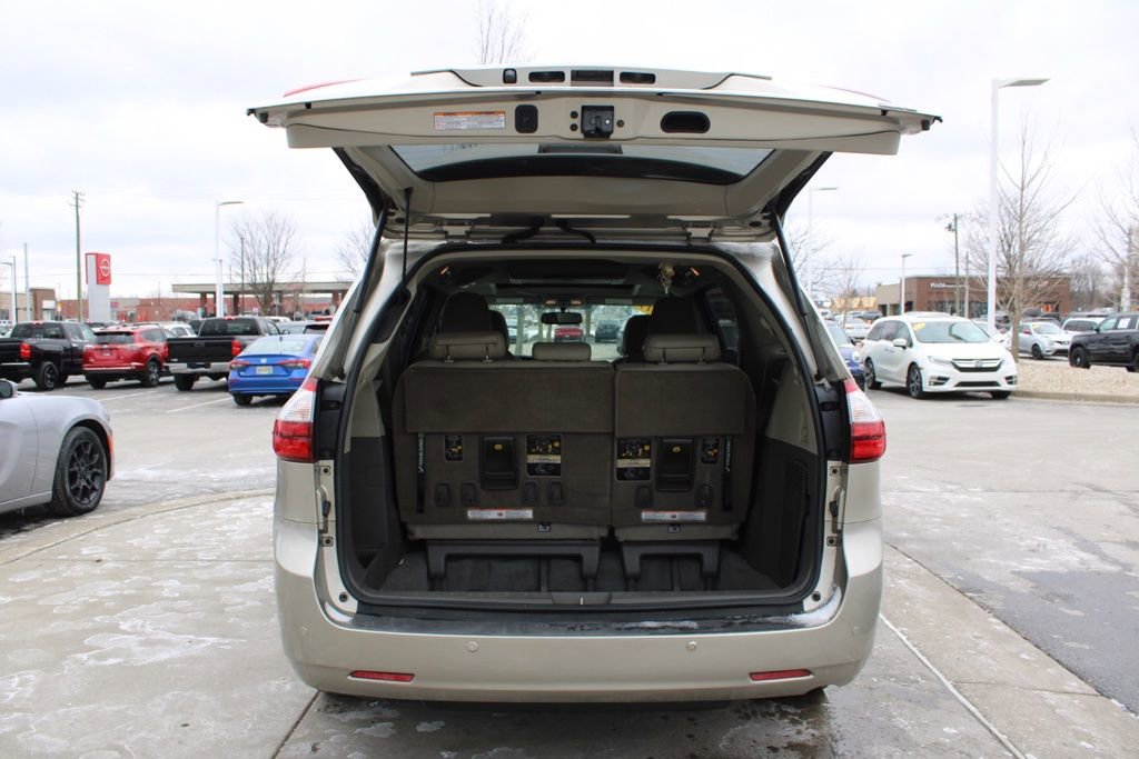 Used 2017 Toyota Sienna XLE Premium image 10