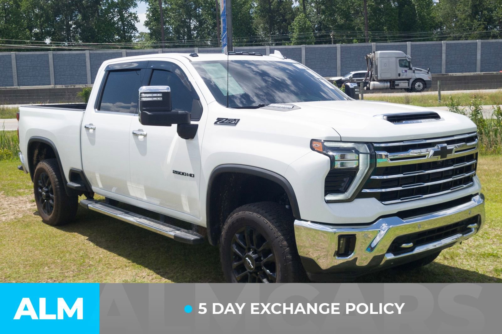 Used 2024 Chevrolet Silverado 2500 LTZ w/ LTZ Plus Package AWD/4WD image 4